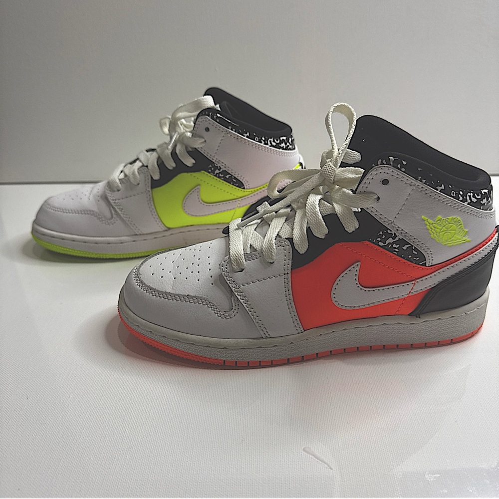 Nike Air Jordan 1 Retro Mid 2020 “notebook” 554725-870 Size 4Y